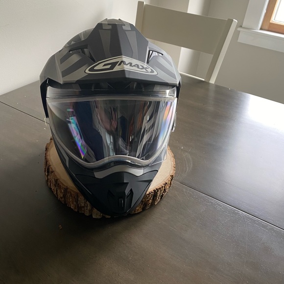 Large Gmax Trekka Helmet - Picture 4 of 8